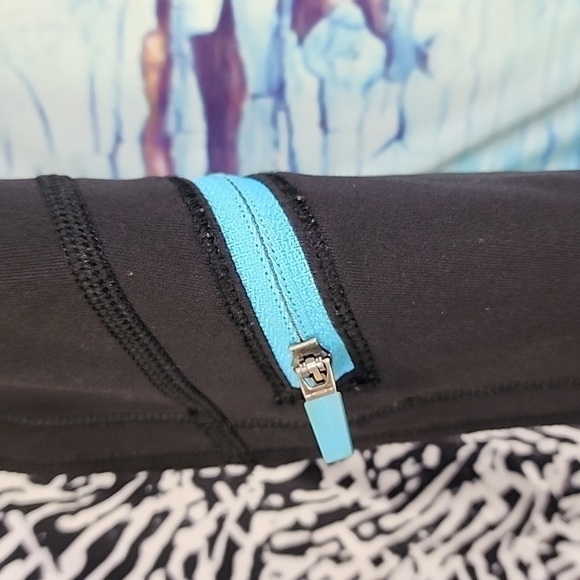 LILULEMON cropped leggings size 4 - Picture 4 of 4